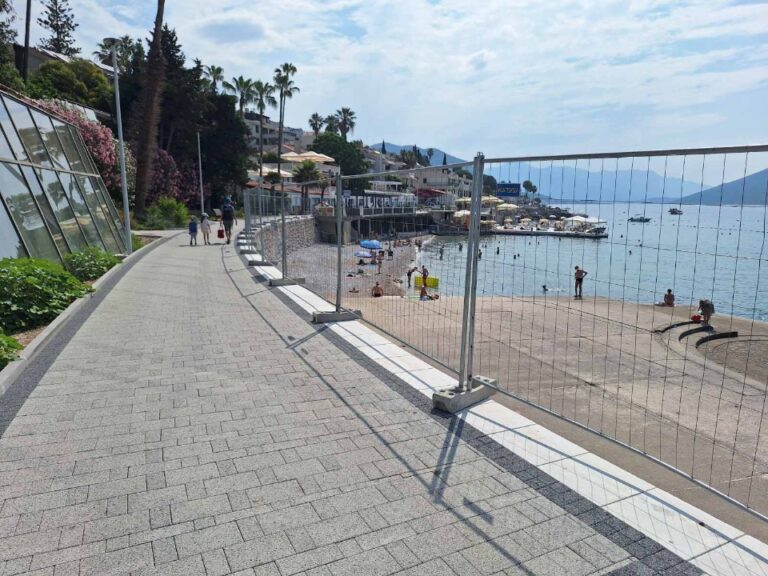 Ograda na dionici Šetališta od „Plaže“ do „Lazura“ kasni zbog dobavljača