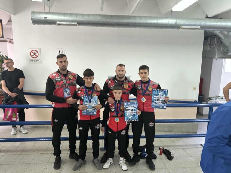 Dva zlata i srebro za Kik boks klub “Đenovići” u Tešnju