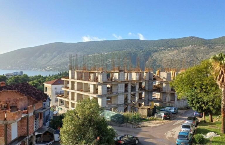 Građani svakodnevno prijavljuju divlju gradnju u Herceg Novom, građevinske inspekcije nema, Opština i država (ne)moćne 