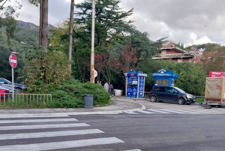 Parking bivšeg Hotela „Igalo“ u (ne)legalnom zakupu