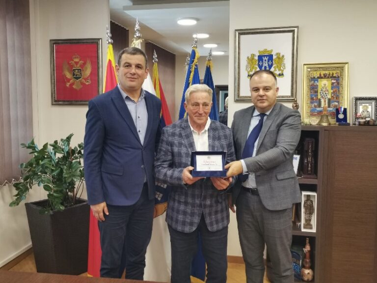Priznanje grada Slobodanu Vlačiću za 50 godina rada