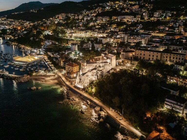 Zaokružen projekat ambijentalne rasvjete: Osvijetljena obala ispod tvrđave Forte Mare
