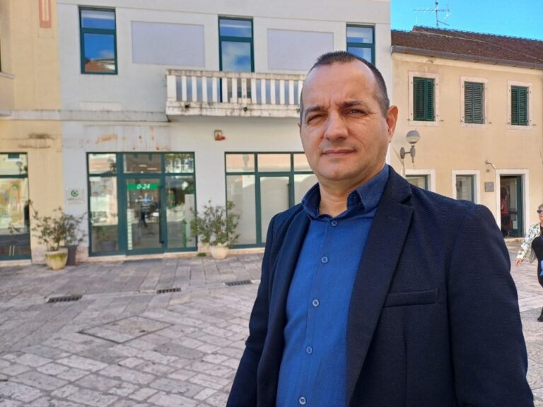 Zatvorene prostorije Odjeljenja bezbjednosti Tivat, službenici bez uslova za boravak