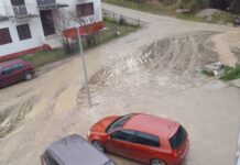 Žitelji Igala ne mogu da izađu iz kuća od blata i vode