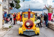 Abrum najavio Praznik mimoze: Maškarani vozić pozvao grad na feštu