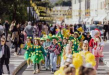 Više od 200 mališana na desetoj Cvjetnoj povorci Praznika mimoze