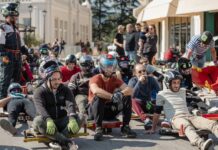 Trka karića pomjera granice: Rekord staze i maškarani karići oduševili Herceg Novi