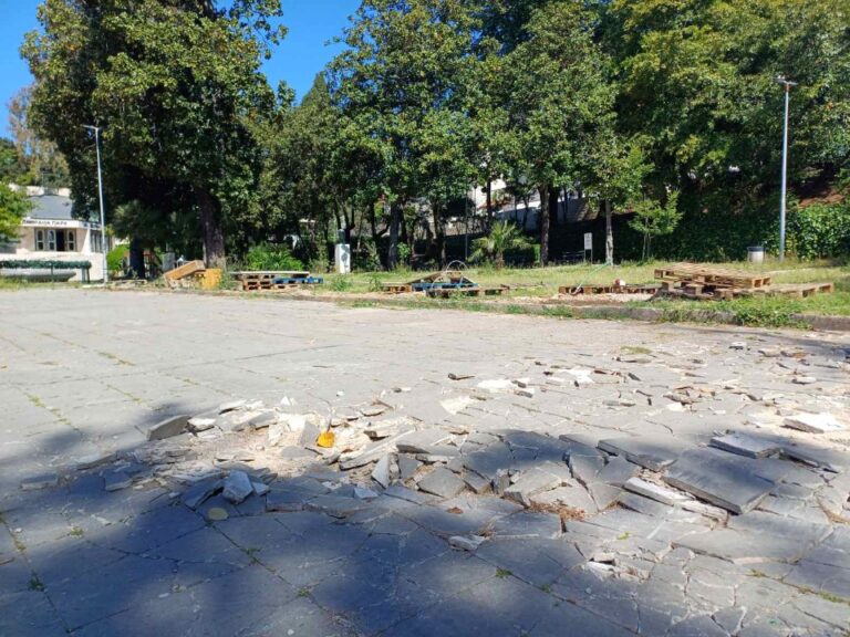 Nekada najljepši na Jadranu, park bivšeg hotela Boka, danas ruži obraz Novog