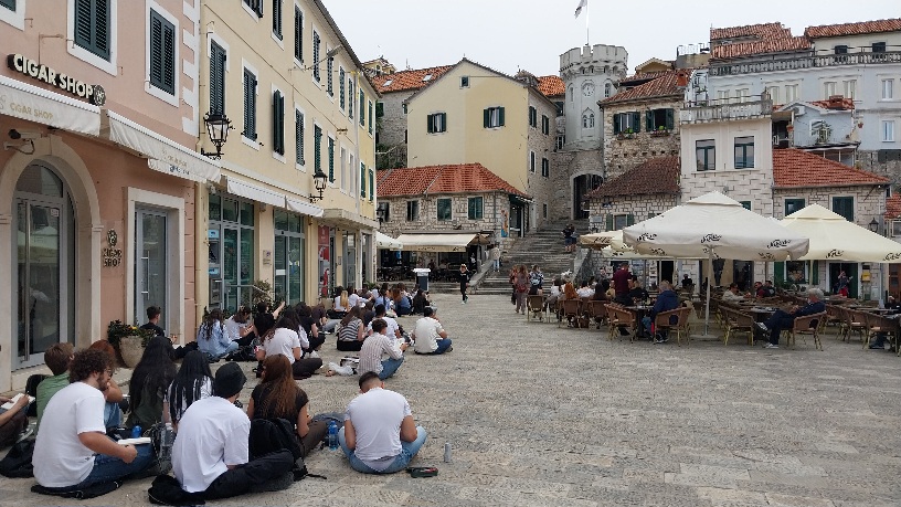 Studenti skiciraju Herceg Novi