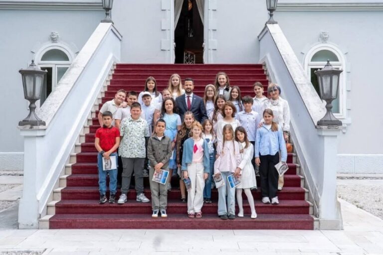 Milatović otvorio Plavi dvorac: U gostima bila djeca iz Bijele i Herceg Novog