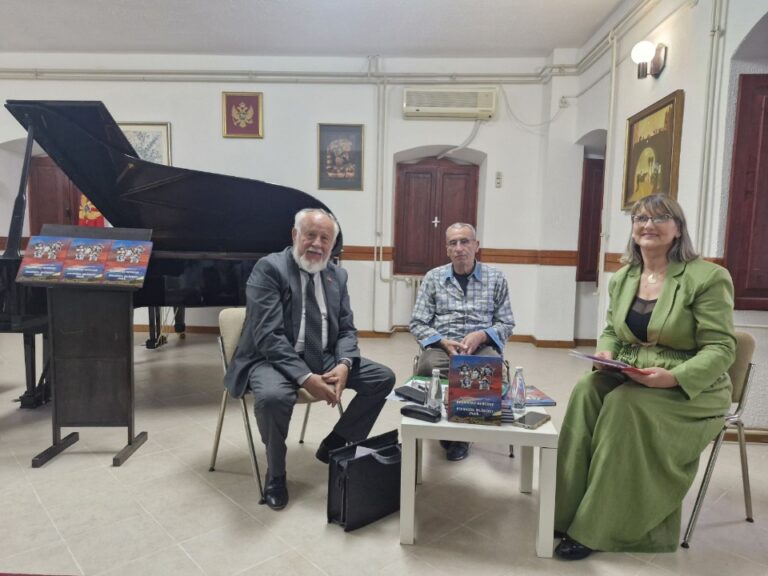 Knjiga „Besmrtne heroine-pjesniče dužnost znaš“