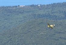 Avion MUP-a gasi požar na granici, a hrvatski kanader kada uspije da doleti s požara u Dalmaciji