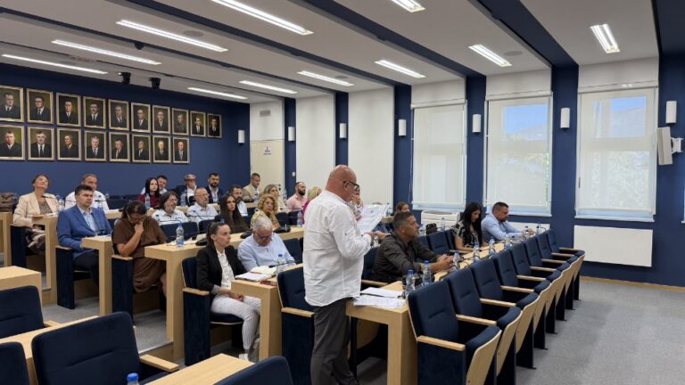 Nema još kraja novske Skupštine: Demokrate, a za njima i NSD napustili zasjedanje