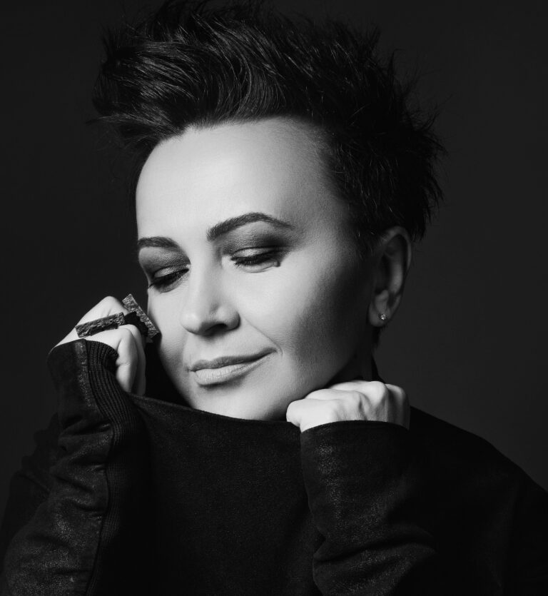 Amira Medunjanin: Veče magije i emocija na Kanli kuli, pod zvijezdama