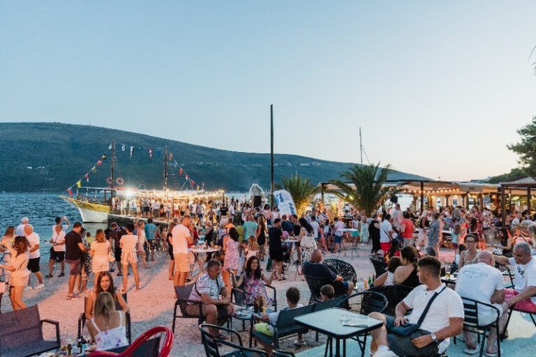 Fešta u Baošićima oduševila sve generacije!