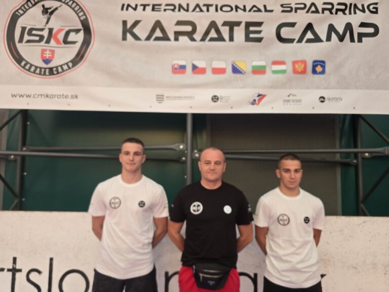 Takmičari karate kluba Bijela Nemanja  Mikulić, Demir Pivić i njihov trener Slađan Mikulić na priprema u Slovačkoj