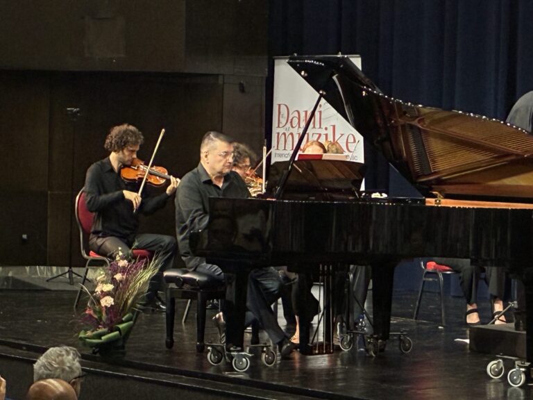 Pogled na 43. Dane muzike u Herceg Novom: Potvrđena dugogodišnja reputacija festivala