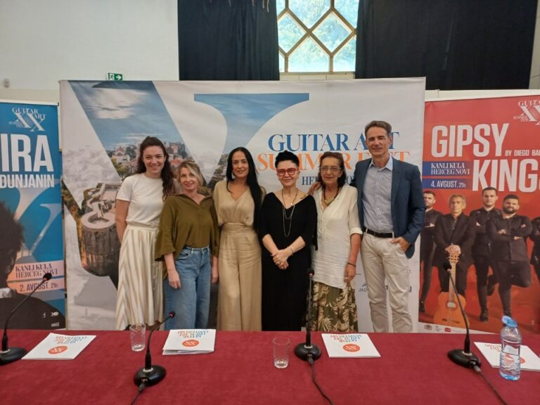 XX Guitar Art Summer Fest: Na Kanli kuli Amira Medunjanin, u Sye Ruder izložba četiri novska fotografa