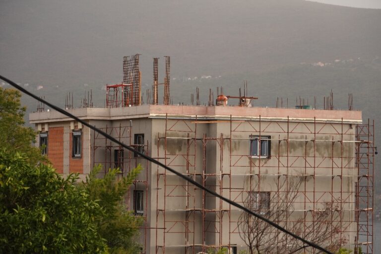 Mještani Kumbora: Inspekcija mjesecima ne reaguje, investitor nastavlja gradnju mimo dozvole