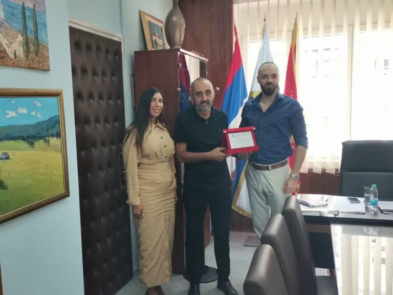 Priznanje selektoru bućarske reprezentacije Zoranu Vučetiću za bronzu u Tarantu