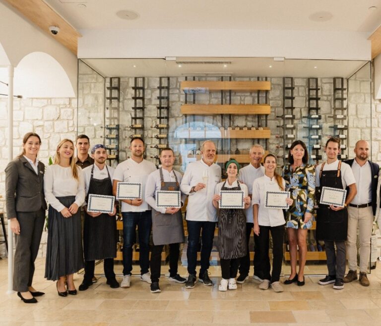 Sedam crnogorskih šefova kuhinja prošlo uspješno međunarodnu gastronomsku edukaciju u Hotelu “Lazure”