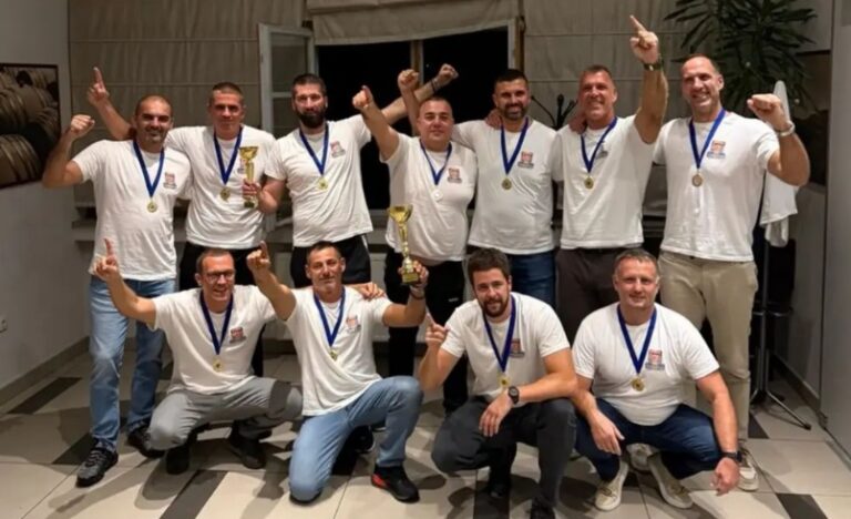 Zlatni vaterpolo veterani iz Baošića, prvi na turniru u Trebinju